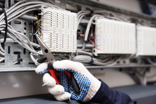 electrician cutting a cable